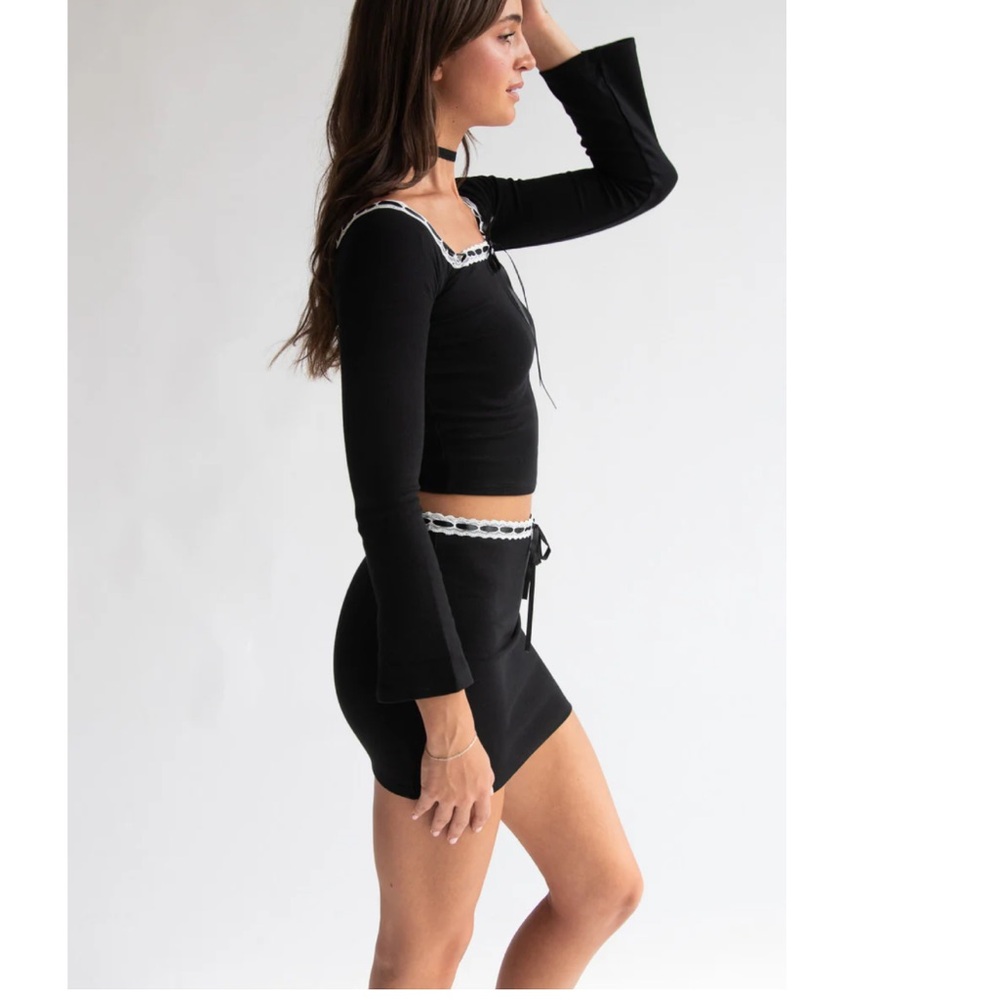 Madden Girl Black Off-the-Shoulder Crop Top with White Trim - Picture 3 of 13